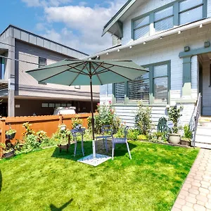  Holiday home Vintage 3 Bedroom In Prime Eastlake With Private Parking
